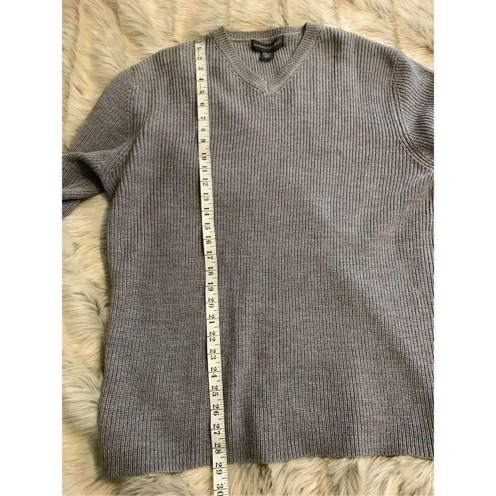 Banana Republic Men's V-Neck 100% Wool Pullover Sweater Large